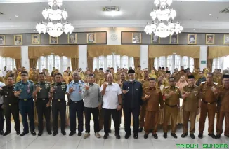 Wakil Wali Kota Padang Maigus Nasir menghadiri Rakor Program Makan Bergizi Gratis di Auditorium Gubernur Sumbar bersama Gubernur Mahyeldi dan Kepala BGN. (Foto: Ist)