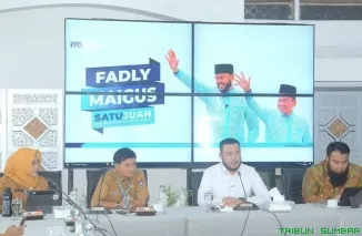 Wali Kota Padang Fadly Amran bersama Rektor UPI YPTK Muhammad Ridwan membahas pengembangan Smart City melalui kerja sama strategis di Kediaman Resmi Wali Kota Padang, Selasa (1/7/2025). (FotoL Ist)