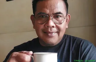M. Adli menegaskan komitmennya untuk maju sebagai calon Ketua Umum KONI Pesisir Selatan periode 2025--2029 demi kemajuan olahraga daerah, Selasa (15/7/2025). (Foto: Ist)