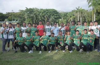 Wawako Padang Maigus Nasir saat melepas Tim SSB Imam Bonjol U-14 ke Jakarta. (Foto: Ist)