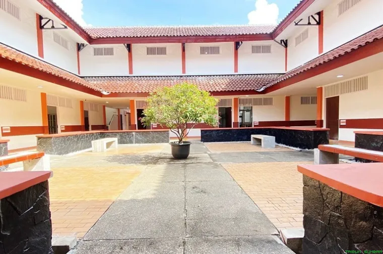 Gedung dan asrama Sekolah Rakyat hasil rehabilitasi Nindya Karya. (Foto: Ist)