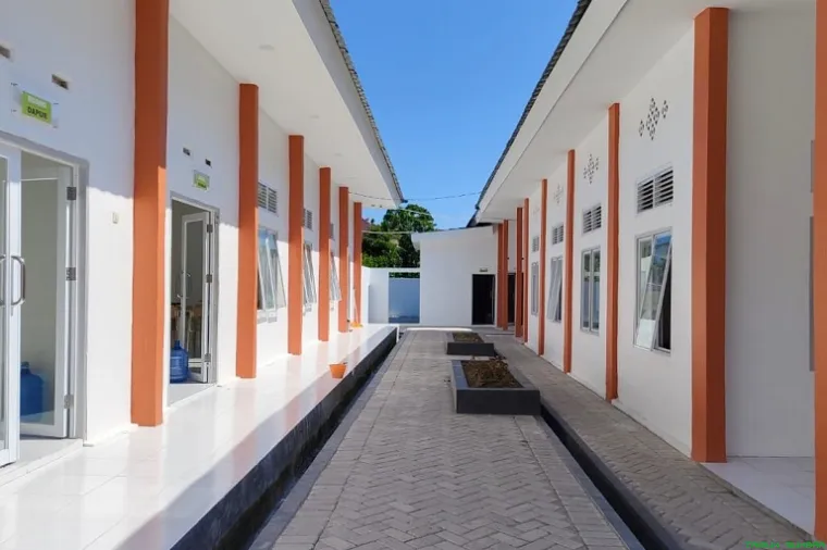 Gedung dan asrama Sekolah Rakyat hasil rehabilitasi Nindya Karya. (Foto: Ist)
