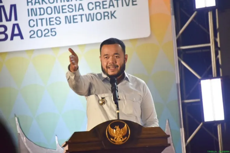 Wali Kota Padang, Fadly Amran menghadiri pembukaan Rakornas ICCN 2025 di Kota Padang, Jumat (8/8/2025). (Foto: Ist)