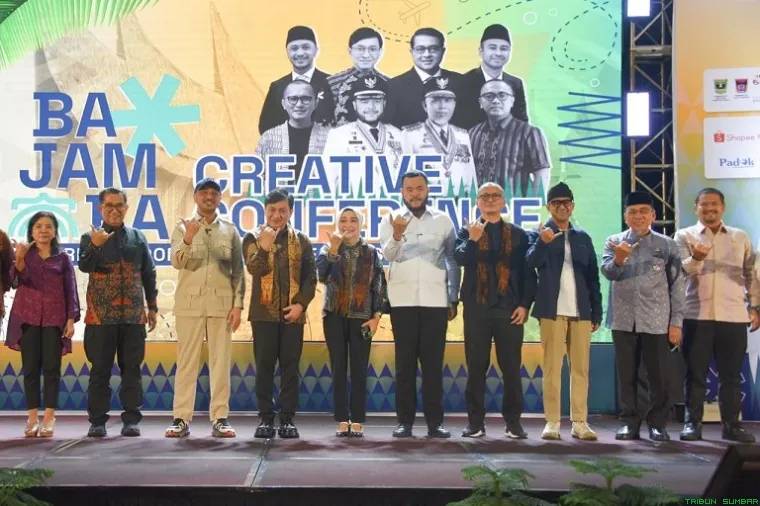 Foto bersama pembukaan Rakornas ICCN 2025 di Kota Padang, Jumat (8/8/2025). (Foto: Ist)