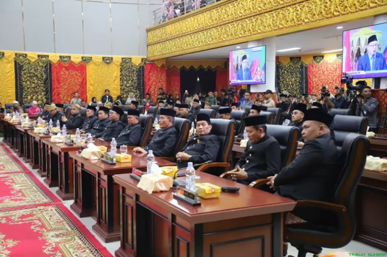 Anggota DPRD Padang ikuti rapat paripurna HJK ke-356 Kota Padang.  (Foto: Ist)