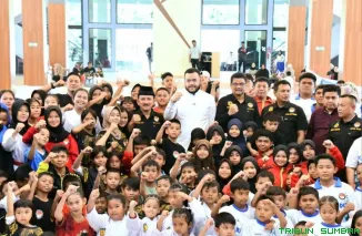 Wali Kota Padang Fadly Amran membuka Kejurprov Karate Shokaido Sumbar ke-3 tahun 2025 di Bagindo Aziz Chan Youth Center. (Foto: Ist)