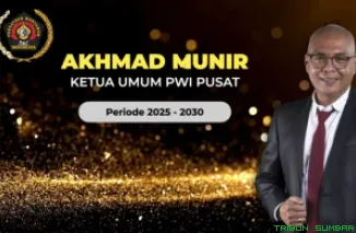 Ahmad Munir resmi terpilih sebagai Ketua Umum PWI dalam KLB di Cikarang, bersama Atal S. Depari sebagai Ketua Dewan Kehormatan. (Foto: Ist)