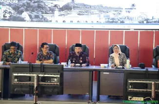 Wakil Wali Kota Padang Maigus Nasir saat bersilaturahmi dengan KTNA dan para petani di Balai Kota Padang, membahas penguatan pertanian dan perikanan untuk ketahanan pangan. (Foto: Ist)