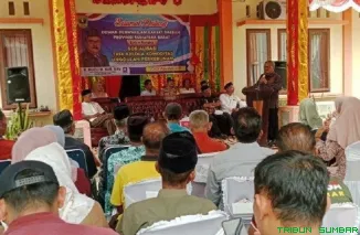 Anggota Komisi IV DPRD Sumbar, Muzli M. Nur, saat menyosialisasikan Perda No.3 Tahun 2023 tentang tata kelola komoditas unggulan pertanian dan perkebunan di Kabupaten Pasaman. (Foto: Ist)