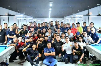 Wali Kota Padang, Fadly Amran, membuka secara resmi Turnamen Billiard Piala Bergilir Wali Kota Padang 2025 di Oriental Billiard. (Foto: Ist)