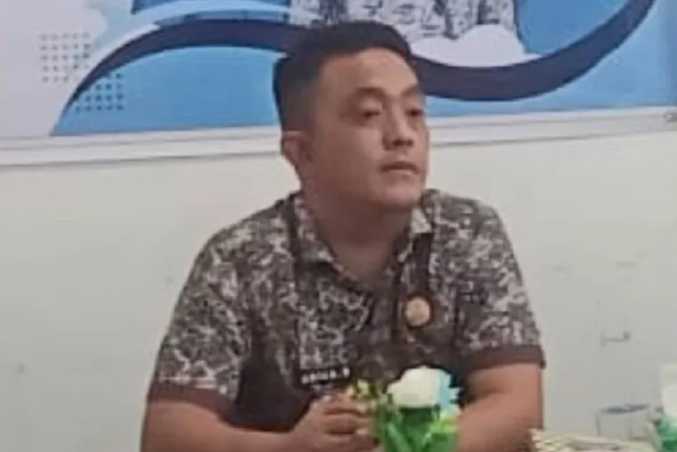 Camat KPGD Adila Rekriyaldi memimpin Mini Lokakarya Stunting 2025 bersama lintas sektor di Aula Kantor Camat KPGD, Solok Selatan. (Foto: Ist)