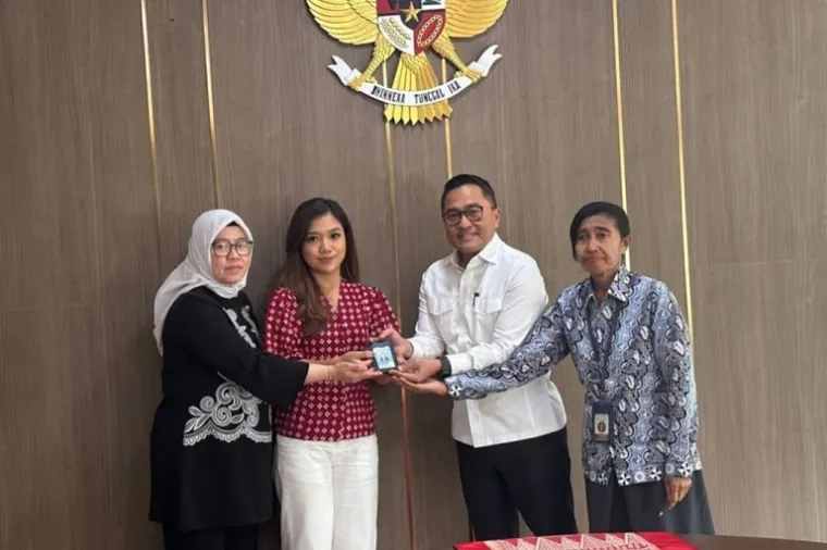 Ketua Umum PWI Pusat Akhmad Munir menyampaikan apresiasi atas pengembalian kartu pers jurnalis CNN Indonesia oleh Biro Pers Sekretariat Presiden, Senin (29/9/2025). (Foto: Ist)
