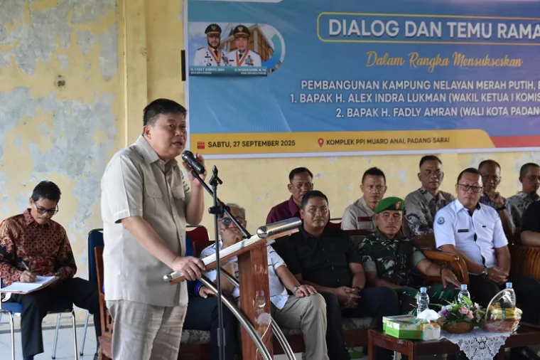 Wakil Ketua Komisi IV DPR RI, Alex Indra Lukman temu ramah dalam rangka menyukseskan pembangunan Kampung Nelayan Merah Putih (KNMP) di Kota Padang. (Foto: Ist)