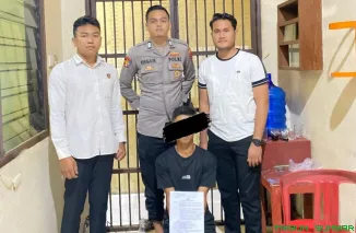 Kapolres Solok Selatan AKBP M. Faisal Perdana memberikan keterangan pers terkait penangkapan pria yang mencabuli dan menghamili adik kandungnya sendiri. (Foto: Ist)