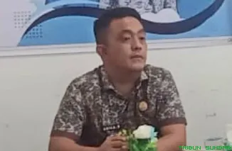 Camat KPGD Adila Rekriyaldi memimpin Mini Lokakarya Stunting 2025 bersama lintas sektor di Aula Kantor Camat KPGD, Solok Selatan. (Foto: Ist)