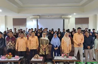 Dr. Dina Afrianty dari Australian Catholic University menyampaikan materi tentang ketimpangan gender dan disabilitas dalam kebijakan publik Indonesia pada kuliah umum di Universitas Andalas. (Foto: Ist)