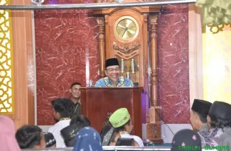 Wawako Padang Maigus Nasir menghadiri Semarak Maulid Nabi 1447 H di Masjid Baiturrahman, Kuranji, Minggu (14/9/2025). (Foto: Ist)