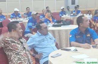 Eka Putra kembali terpilih sebagai Ketua Umum PBVSI Sumbar periode 2025--2030 dalam Musprov yang digelar di UNP Convention Hotel Padang. (Foto: Ist)
