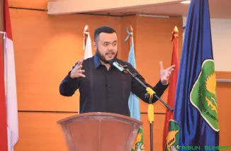 Wali Kota Padang Fadly Amran membuka kegiatan PKKMB Universitas Bung Hatta 2025 di Convention Hall Kampus I UBH, Kamis (11/9/2025). (Foto: Ist)