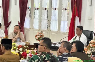 Anggota Komisi IV DPR RI Rahmat Saleh menegaskan pentingnya hilirisasi gambir untuk meningkatkan nilai tambah dan kesejahteraan petani usai Rakor Kepala Daerah dan Forkopimda Sumbar di Padang. (Foto: Ist)