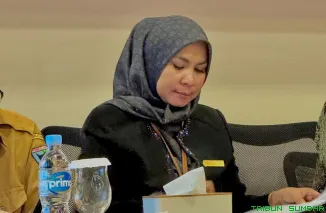 Komisioner KI Sumbar Mona Sisca menjelaskan pentingnya pemanfaatan masa sanggah E-Monev 2025 bagi badan publik di Padang, Selasa (9/9/2025). (Foto: Ist)