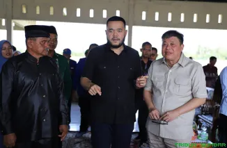 Wali Kota Padang Fadly Amran berdialog dengan masyarakat nelayan di Komplek PPI Muaro Anai, membahas pembangunan Kampung Nelayan Merah Putih, Sabtu (27/9/2025). (Foto: Ist)
