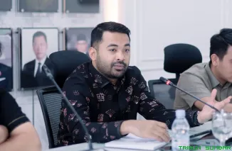Anggota Komisi V DPR RI Zigo Rolanda saat menyampaikan realisasi dana Inpres Irigasi Tahap III senilai Rp 100,45 miliar lebih untuk 95 titik irigasi di 15 kabupaten/kota di Sumbar. (Foto: Ist)