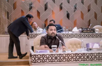 Anggota Komisi V DPR RI Zigo Rolanda memaparkan hasil perjuangan Komisi V dan mitra kerja dalam meloloskan Program Inpres Jalan Daerah (IJD) untuk Sumatera Barat. (Foto: Ist)