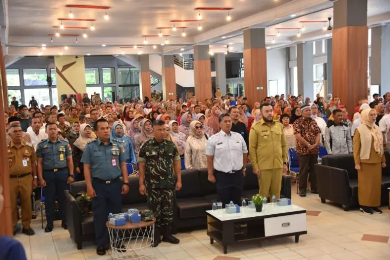 Wali Kota Padang Fadly Amran membuka Workshop Kesiapsiagaan Gempa dan Tsunami di Gedung Bagindo Aziz Chan Youth Center, Selasa (21/10/2025). (Foto: Ist)