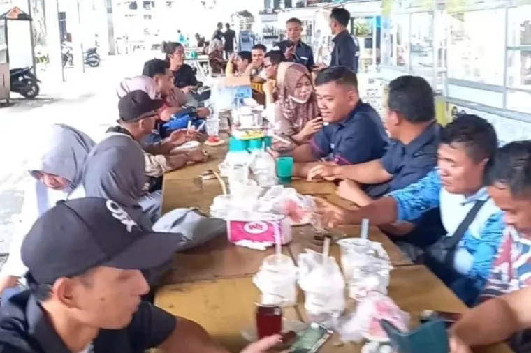 Plt. Kepala Diskominfo Solok Selatan, Irwanesa, SE, M.Si, bersama BPBD dan insan pers dalam kegiatan Jumpa Pers. (Foto: Ist)