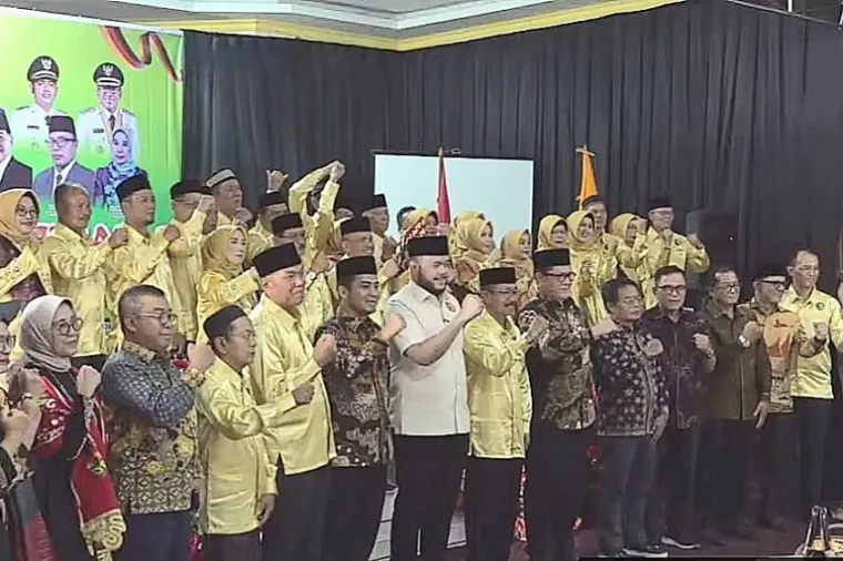 Wali Kota Padang, Fadly Amran, bersama kepala daerah Sumatera Barat menghadiri pengukuhan Pengurus IKTD Padang Panjang Solok masa bakti 2025--2030 di Aula SMKN 1 Kota Solok, Sabtu (25/10/2025). (Foto: Ist)