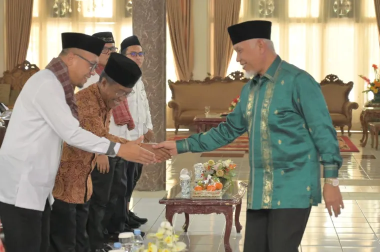 Gubernur Mahyeldi Apresiasi Kontribusi Sosial Organisasi Jam Gadang 88