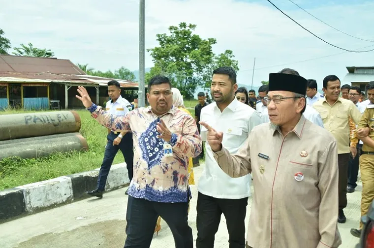 Wakil Wali Kota Padang Maigus Nasir bersama Anggota Komisi V DPR RI Zigo Rolanda meninjau progres revitalisasi Pelabuhan Perikanan Samudera (PPS) Bungus, Selasa (7/10/2025). Kunjungan ini menegaskan komitmen bersama memperkuat transportasi laut antara Pad