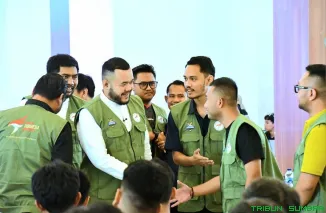Wali Kota Padang Fadly Amran membuka Piala Wali Kota Esports Series 2 Tahun 2025 di Gedung Bagindo Aziz Chan Youth Center, didampingi Ketua ESI Kota Padang Muhammad Nazif. (Foto: Ist)