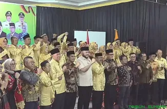 Wali Kota Padang, Fadly Amran, bersama kepala daerah Sumatera Barat menghadiri pengukuhan Pengurus IKTD Padang Panjang Solok masa bakti 2025--2030 di Aula SMKN 1 Kota Solok, Sabtu (25/10/2025). (Foto: Ist)