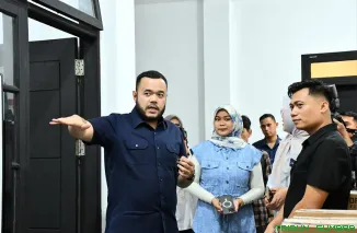 Wali Kota Padang Fadly Amran meninjau PT Karunia Raya Intan Sentosa (KRIS) di Jalan Ampang Karang Gantiang, Kecamatan Kuranji, Sabtu (25/10/2025). (Foto: Ist)