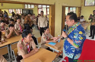 Anggota DPD RI Irman Gusman melakukan kunjungan kerja ke SMAN 2 Sipora, Jumat (17/10/2025). (Foto: Ist)
