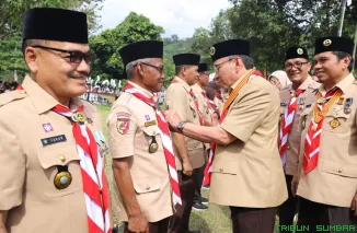 Wakil Wali Kota Padang, Maigus Nasir, membuka Lomba Tangkas Pramuka Madrasah (LTPM) di Bumi Perkemahan Camp ABG, Balai Gadang, Kamis (23/10/2025). (Foto: Ist)