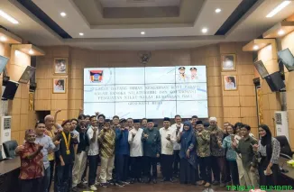 Wakil Wali Kota Padang Maigus Nasir saat membuka Pertemuan Ormas Keagamaan Lintas Agama di Balai Kota Padang, Aia Pacah, Jumat (31/10/2025). (Foto: Ist)