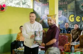 Anggota DPR RI Komisi V, Zigo Rolanda, meninjau Kawasan Transmigrasi Padang Tarok di Kecamatan Kamang Baru, Sijunjung, dalam agenda reses perorangan Masa Persidangan I Tahun Sidang 2025--2026, Jumat (10/10/2025). (Foto: Ist)