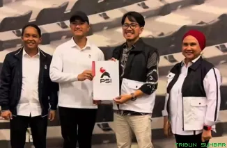 Ketua Umum PSI Kaesang Pangarep bersama Taufiqur Rahman, putra Gubernur Sumbar Mahyeldi, saat pengumuman resmi penunjukan Ketua DPW PSI Sumbar di Jakarta. (Foto: Ist)
