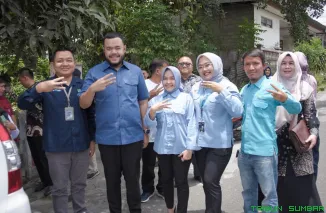 Wali Kota Padang, Fadly Amran, meninjau Bank Sampah Sejahtera Bersama di RW V Kelurahan Indarung, Kecamatan Lubuk Kilangan, sebagai bentuk dukungan terhadap pengelolaan sampah berbasis masyarakat, Kamis (9/10/2025). (Foto: Ist)