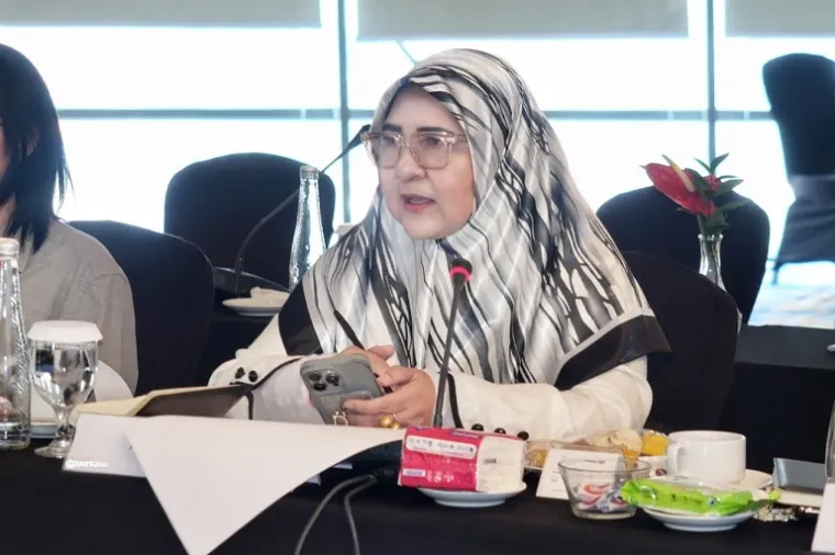 Anggota Komisi VI DPR RI, Hj. Nevi Zuairina saat melakukan kunjungan kerja ke mitra BUMN pelayaran di Surabaya. (Foto: Ist)