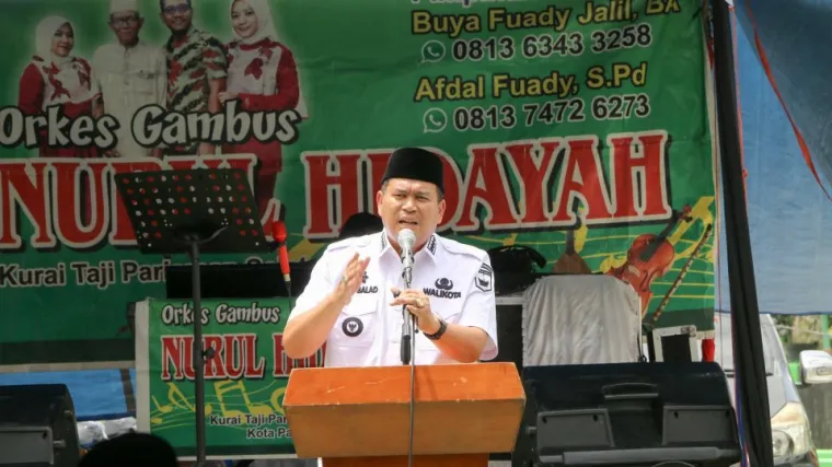 ASN Pemko Pariaman Ikut Badoncek Pembangunan Masjid Raya Kampung Baru