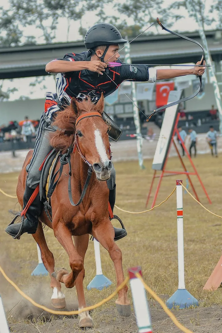 Atlet Horseback Archery Padang Pariaman Azral Mardin Siap Berlaga di IHAA World Championship 2025