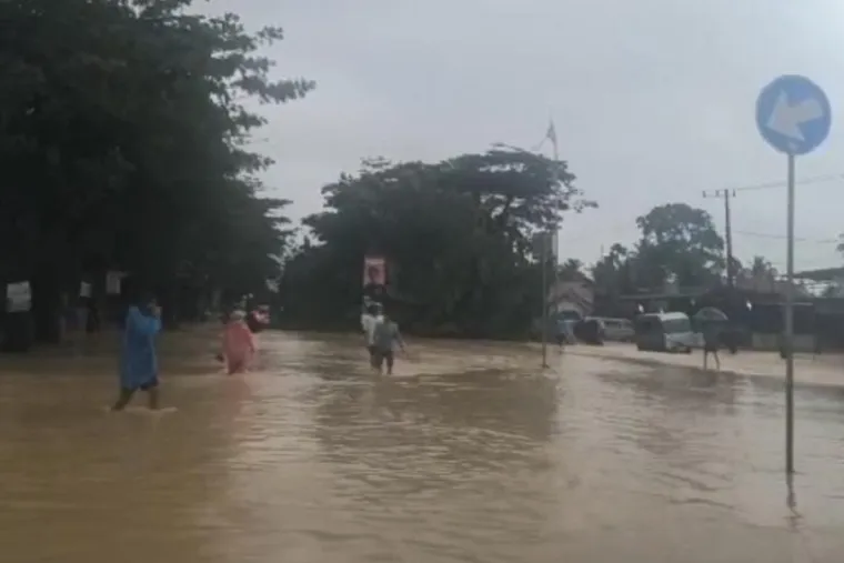 Kondisi akses menuju Bandara Internasional Minangkabau (BIM) yang terdampak banjir dan cuaca buruk, sementara operasional bandara tetap berjalan normal. (Foto: Ist)