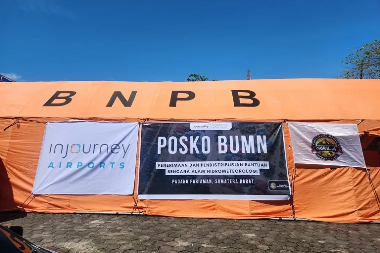 Injourney Airports mendirikan Posko BUMN Tanggap Bencana di Bandara Internasional Minangkabau dan menyalurkan bantuan langsung ke wilayah terdampak banjir dan longsor di Sumatera Barat.(Foto: Ist)