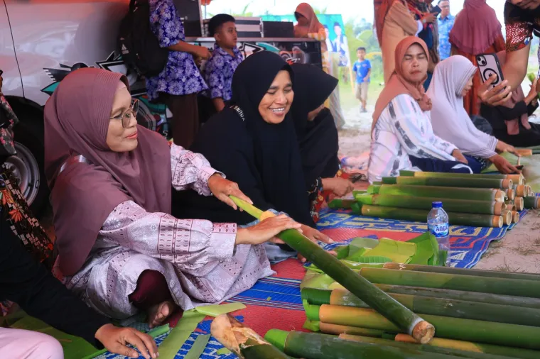 Lomba Qasidah dan Prosesi Malamang Tandai Pembukaan Festival Mauluik Gadang Padang Pariaman 2025