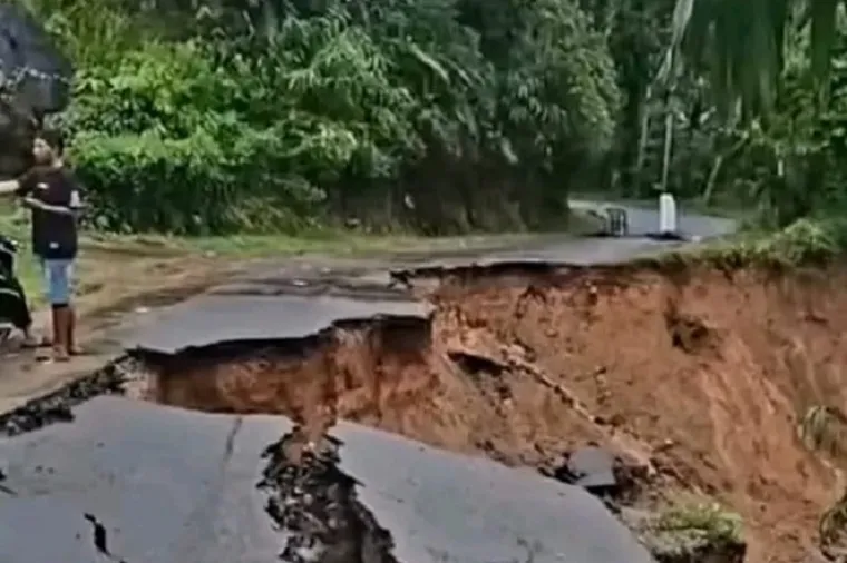 Monsun Asia Mengamuk, 14 Wilayah Sumbar Dalam Ancaman Bencana Serentak