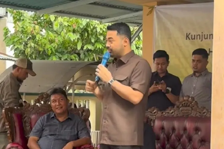 Anggota DPR RI Komisi V, Zigo Rolanda, meninjau pelaksanaan program BSPS di Kota Padang. (Foto: Ist)